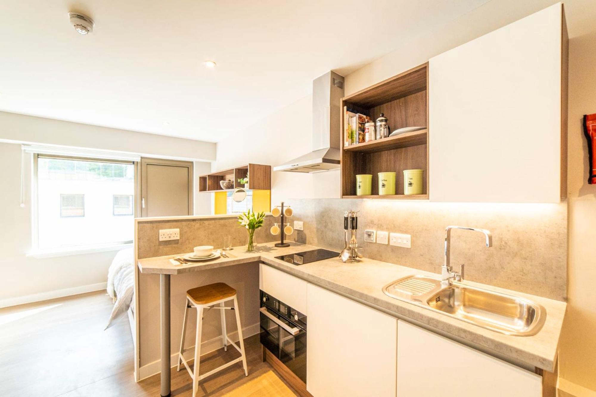 Stylish Studio Accommodations With Kitchen At Brewer'S Court In 에든버러 외부 사진